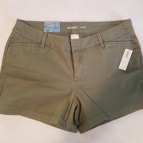 Old Navy Pants - NWT Old Navy olive green khaki shorts